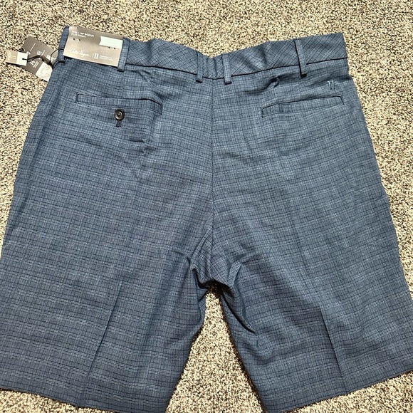 Walter Hagen flat front shorts. Perfect 11. Tonal plaid short. Color navy - Picture 2 of 2